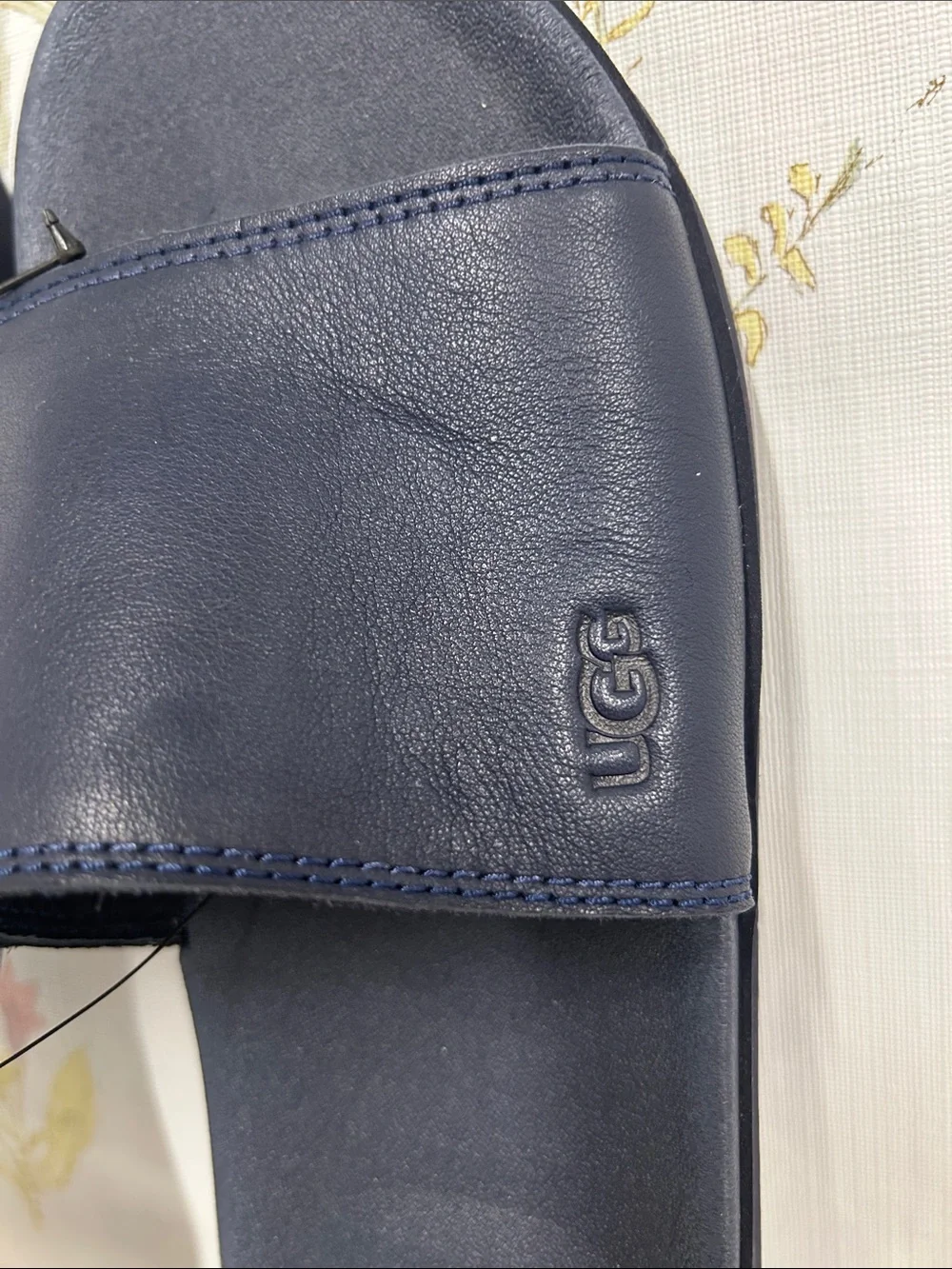 UGG simple single